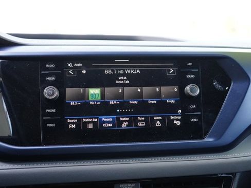 Used 2024 Volkswagen Taos SE FWD image 16