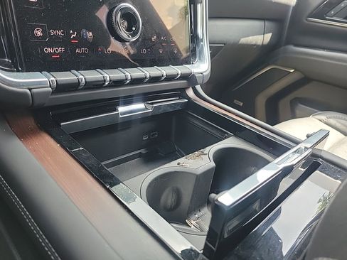 Used 2025 GMC Yukon Denali image 34