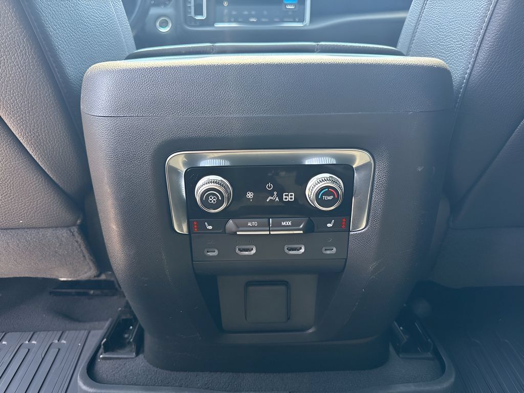 Used 2024 GMC Yukon XL Denali w/ Advanced Technology Package AWD/4WD image 13