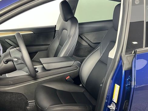 Used 2024 Tesla Model Y Long Range image 19