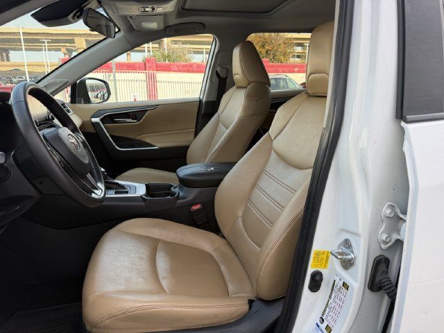 Used 2019 Toyota RAV4 XLE Premium w/ Cold Weather Package AWD/4WD image 26