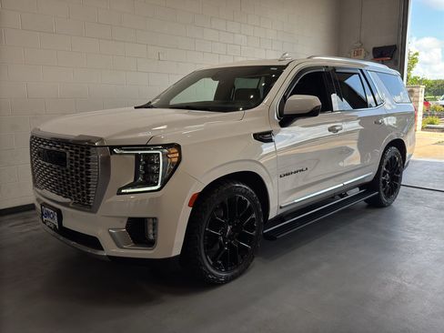 Used 2022 GMC Yukon Denali w/ Denali Ultimate Package AWD/4WD image 12
