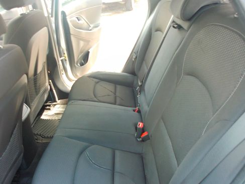 Used 2019 Hyundai Elantra GT FWD image 24