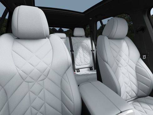 Used 2025 BMW X5 xDrive50e w/ Premium Package image 38