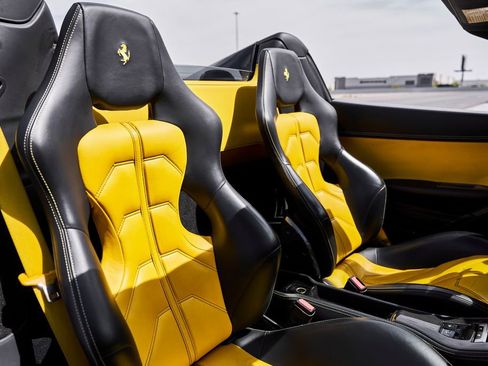 Used 2013 Ferrari 458 Spider RWD image 40