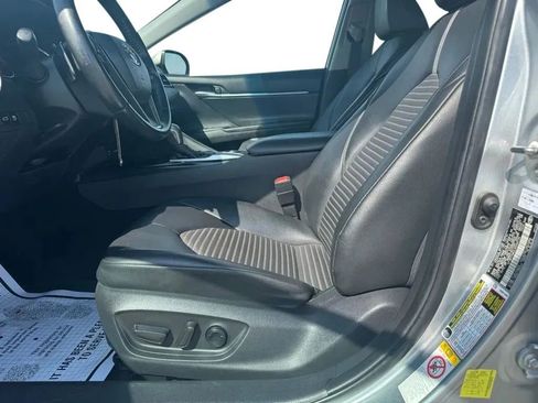 Used 2018 Toyota Camry SE FWD image 9