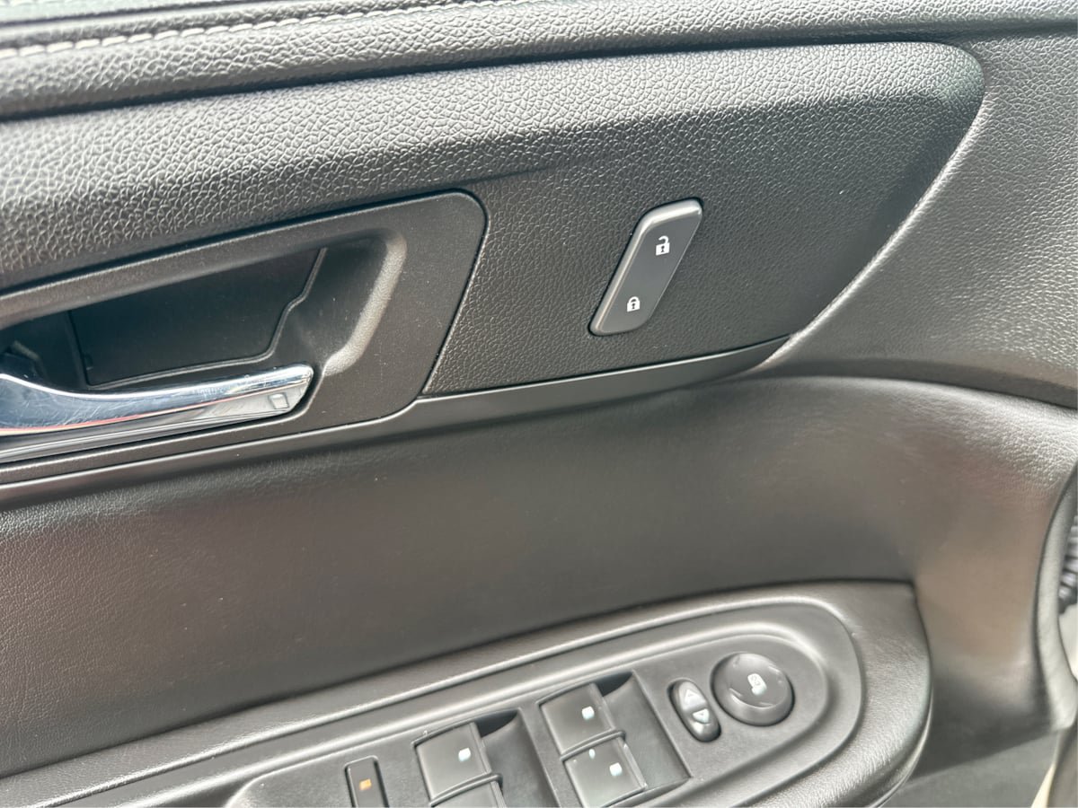 Used 2015 GMC Acadia SLE AWD/4WD image 12