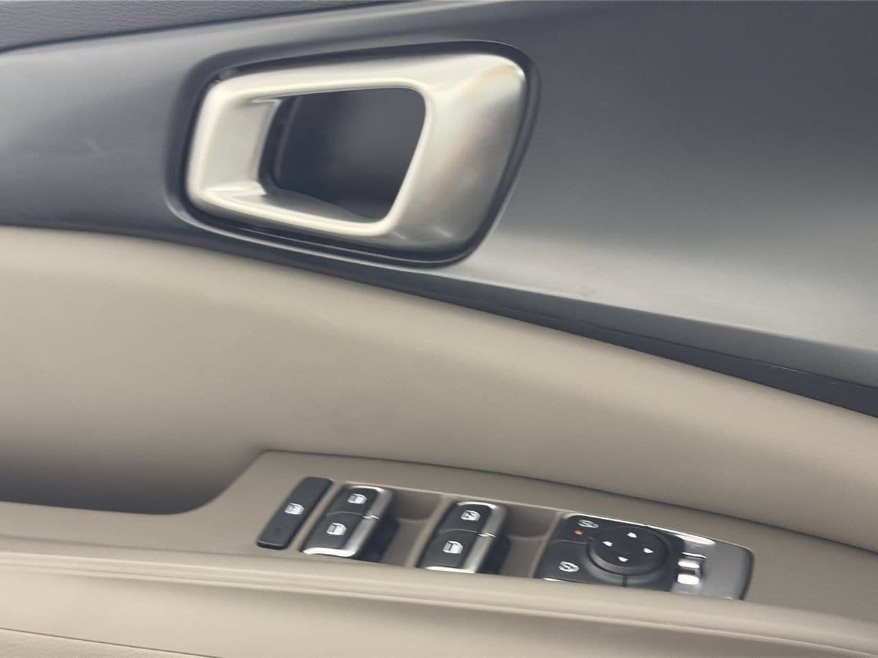 Used 2026 Kia Carnival FWD image 16