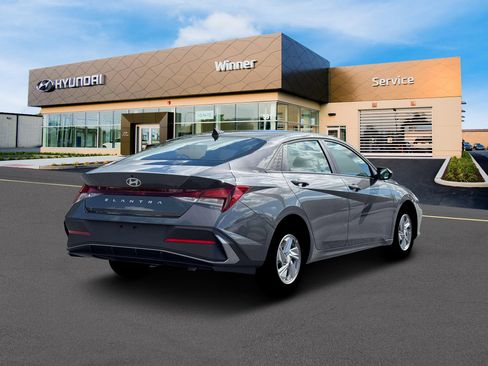New 2026 Hyundai Elantra SE FWD image 7