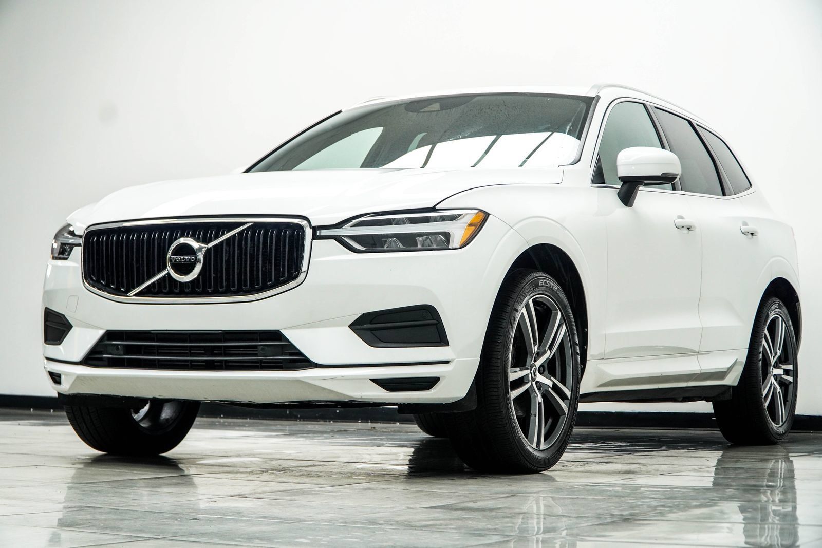 Used 2020 Volvo XC60 T5 Momentum w/ Protection Package Premier AWD/4WD image 10