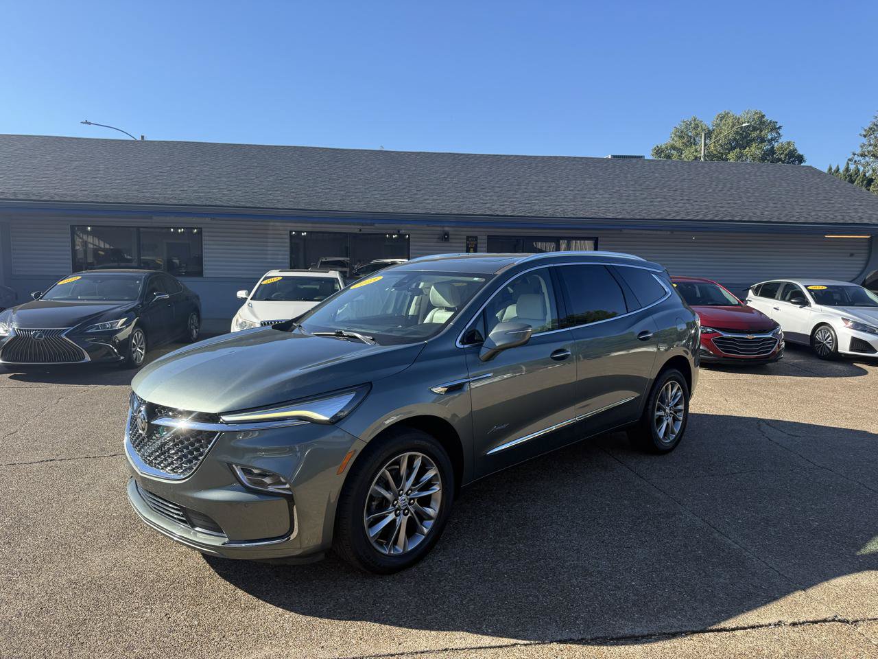 Used 2023 Buick Enclave Avenir w/ Avenir Technology Package FWD image 3