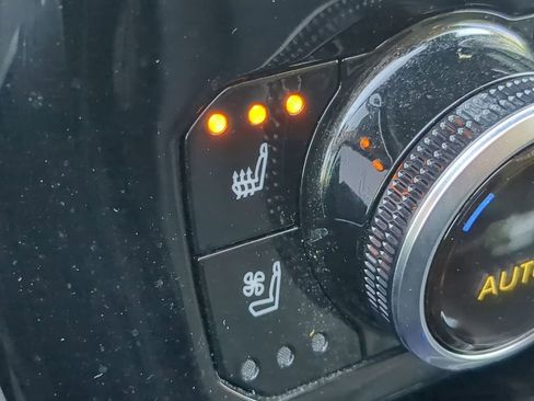 Used 2021 Toyota Highlander Limited image 23