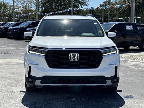 New 2025 Honda Pilot Touring image 3