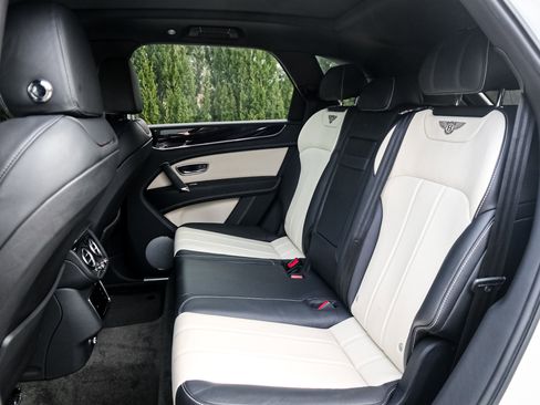 Used 2019 Bentley Bentayga image 31
