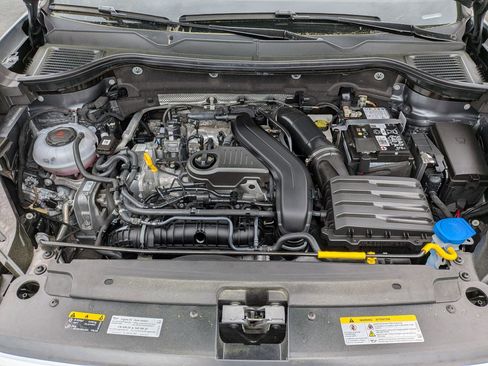 Used 2024 Volkswagen Taos SE image 37