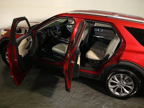 Used 2023 Ford Explorer Limited image 5