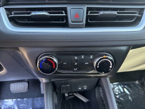 Used 2024 Chevrolet TrailBlazer LS image 25