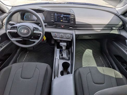 Used 2024 Hyundai Elantra SE FWD image 13