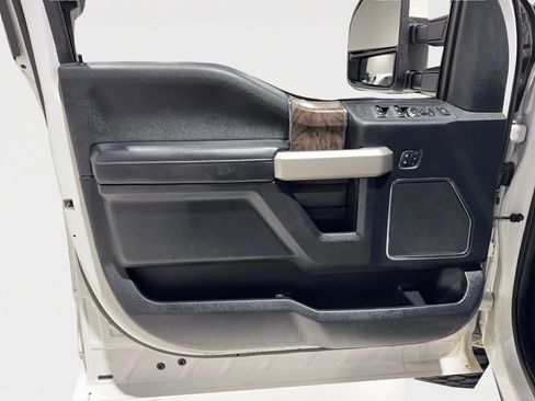 Used 2018 Ford F250 Lariat w/ Lariat Value Package image 15