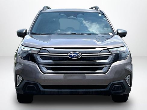 Used 2025 Subaru Forester Premium AWD/4WD image 2