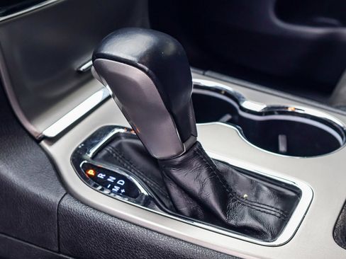 Used 2021 Jeep Grand Cherokee Laredo X image 11