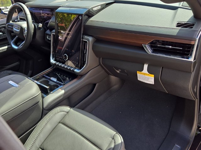 New 2026 GMC Yukon Denali w/ Denali Reserve Package AWD/4WD image 17