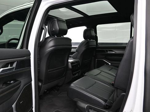 Used 2024 Jeep Wagoneer Series II AWD/4WD image 17