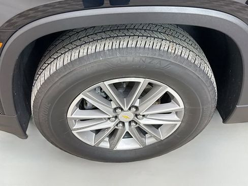 Used 2023 Chevrolet Traverse LT image 32