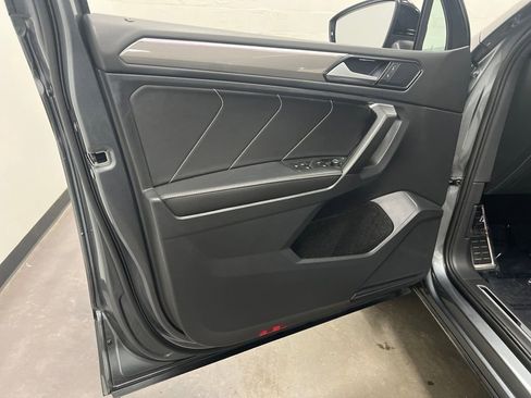 Used 2023 Volkswagen Tiguan SE R-Line image 13