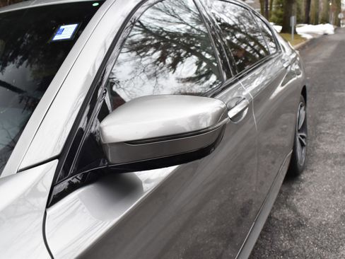 Used 2021 BMW 750i xDrive w/ Executive Package image 15