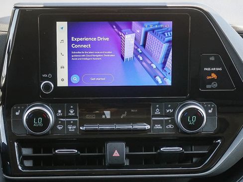 Used 2023 Toyota Highlander XLE FWD image 16