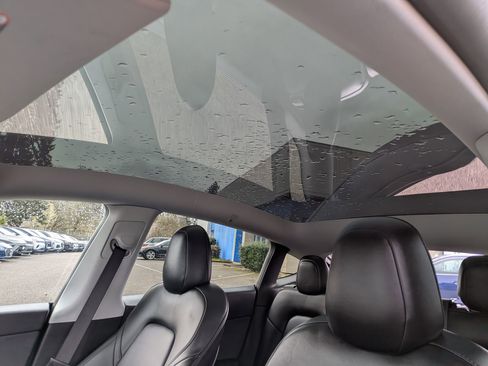 Used 2021 Tesla Model Y Long Range image 20