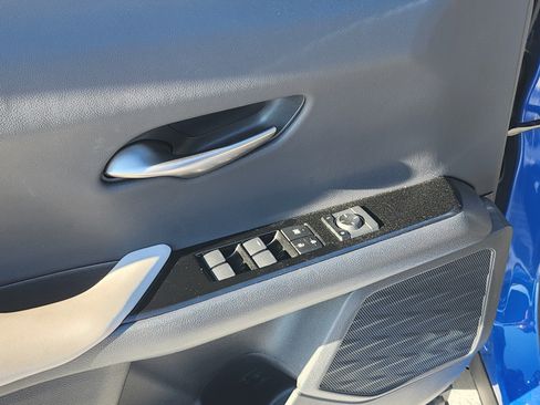 Used 2022 Lexus UX 200 w/ Premium Package FWD image 8