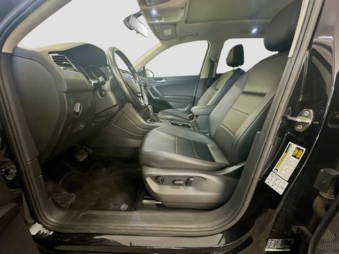 Used 2019 Volkswagen Tiguan SE w/ Panoramic Sunroof Package image 13