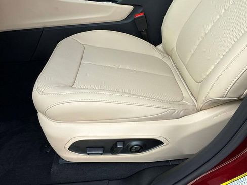 New 2025 Jeep Grand Cherokee L Limited w/ Luxury Tech Group II RWD image 11