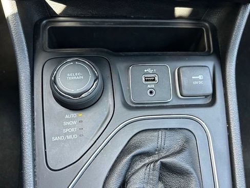 Used 2021 Jeep Cherokee High Altitude AWD/4WD image 25