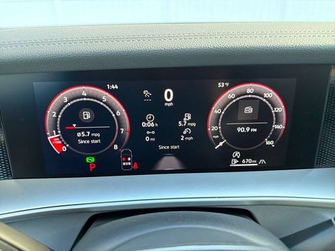 Used 2026 Volkswagen Tiguan SE AWD/4WD image 16