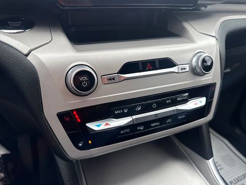 Used 2023 Ford Explorer XLT w/ Equipment Group 202A image 37