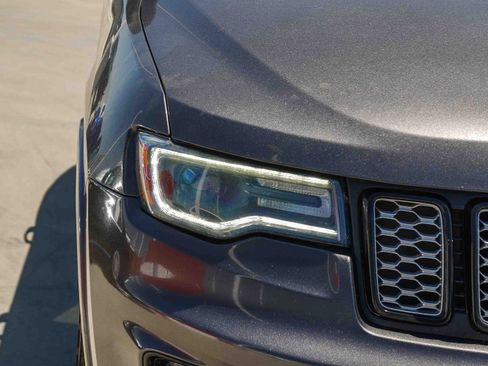 Used 2020 Jeep Grand Cherokee Altitude AWD/4WD image 9