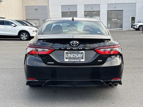 Used 2021 Toyota Camry SE FWD image 4