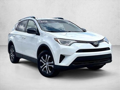Used 2018 Toyota RAV4 LE FWD image 12