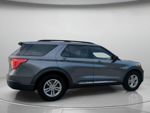 Certified 2021 Ford Explorer XLT RWD image 30