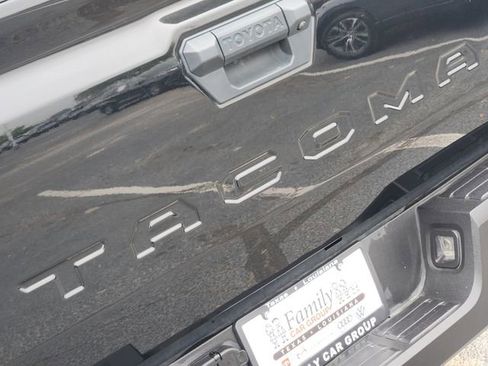 Used 2024 Toyota Tacoma TRD Off-Road image 9