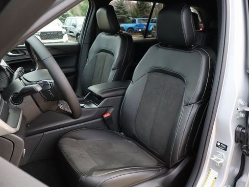 New 2025 Jeep Grand Cherokee Altitude image 10