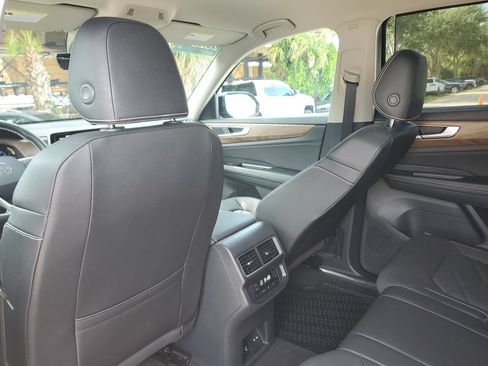 Certified 2026 Volkswagen Atlas SE w/ Black Wheel Package AWD/4WD image 18