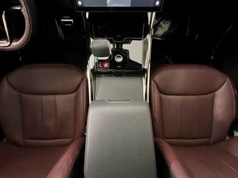 Used 2025 Land Rover Range Rover Sport Dynamic SE image 14