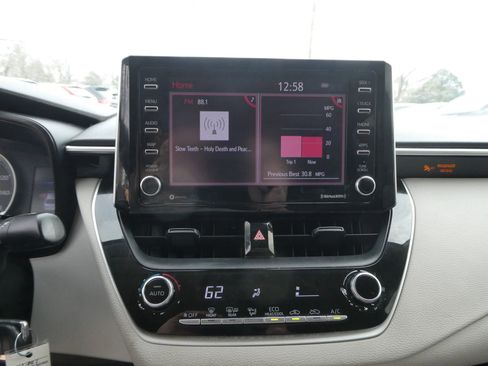 Used 2021 Toyota Corolla LE image 18