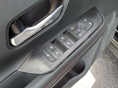 Used 2025 Nissan Kicks SR FWD image 12