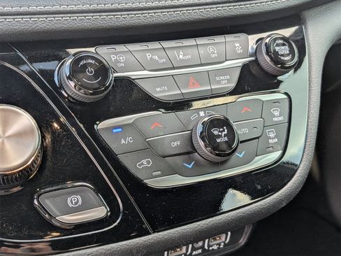 Used 2024 Chrysler Pacifica Touring-L w/ S Appearance Package image 14