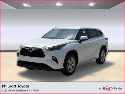 Used 2023 Toyota Highlander LE